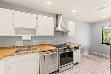 Turn-key 2 bedroom plus den, 2 bath convertible condo in - photo 11