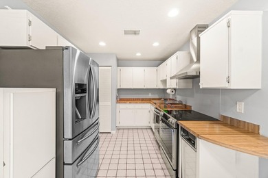 Turn-key 2 bedroom plus den, 2 bath convertible condo in - photo 13