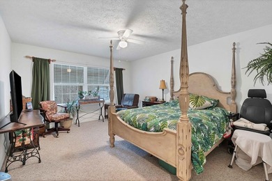 Peaceful mountain living with space for projects! This charming