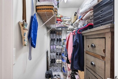 Peaceful mountain living with space for projects! This charming