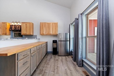 Welcome to your ultimate 14.25-acre fully fenced property - photo 18