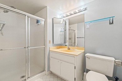 Turn-key 2 bedroom plus den, 2 bath convertible condo in - photo 19