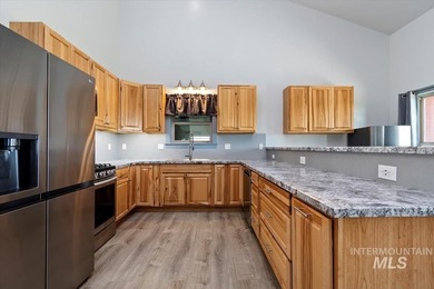 Welcome to your ultimate 14.25-acre fully fenced property - photo 20
