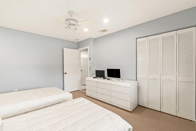 Turn-key 2 bedroom plus den, 2 bath convertible condo in - photo 21