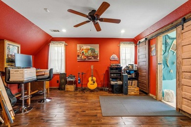 Elegant Country Retreat on 2.66 Private Acres (up to an - photo 25