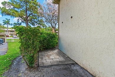 Turn-key 2 bedroom plus den, 2 bath convertible condo in - photo 29
