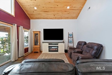 Welcome to your ultimate 14.25-acre fully fenced property - photo 33