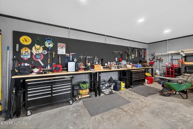 Stunning modern move-in ready home in Morristown -- 2 bed, 3 - photo 6
