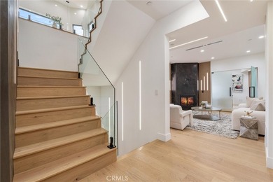 Three levels above the city with picturesque views from every - photo 22