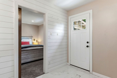 Cute cottage in a PRIME location, right by the Island! - photo 16