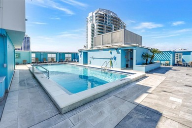 Beautiful condo in Downtown St Petersburg, with spectacular - photo 4