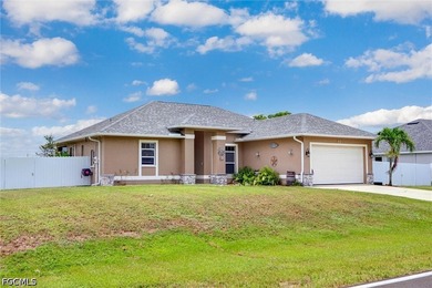 Solidly built 1998 concrete-block home on a rare three-lot - photo 6