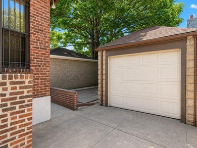 A 3 bedroom, 2.5 bath home in the Midwood section of Brooklyn - photo 12