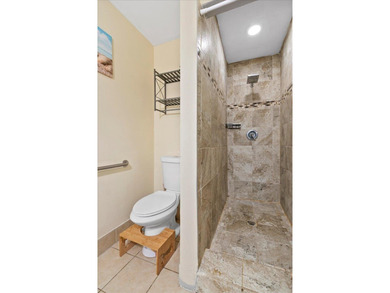 Bright, stylish, and move-in ready! This beautifully maintained - photo 16