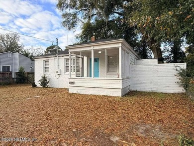 PRICE TO SELL!!!!!! Charming and full of character! This - photo 2