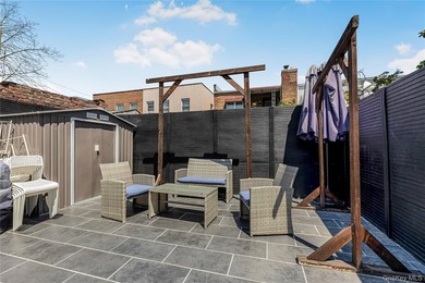 Charming Throggs Neck Multi-Generational Home - Endless - photo 4