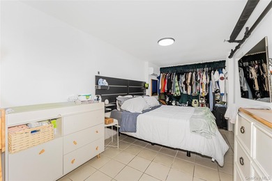Charming Throggs Neck Multi-Generational Home - Endless - photo 6