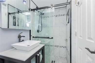 Charming Throggs Neck Multi-Generational Home - Endless - photo 7