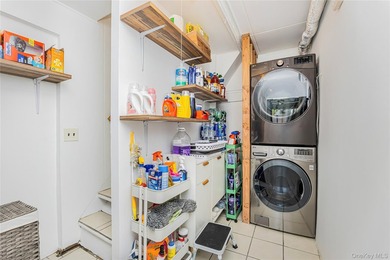 Charming Throggs Neck Multi-Generational Home - Endless - photo 8