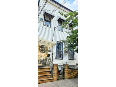 East River Home For Sale in Long Island City New York