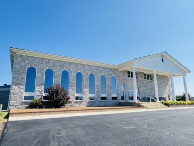 This expansive Arkansas estate offers a rare blend of luxury