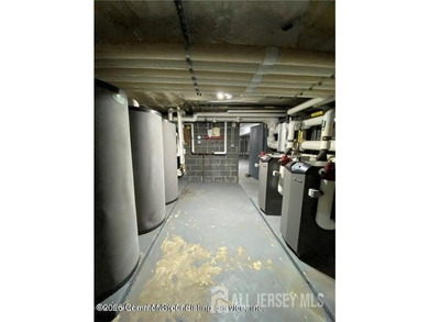 Standout opportunity: this building is not rent stabilized - photo 8