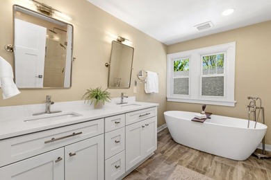 Whitefish Bay charm meets modern luxury in this stunning - photo 12