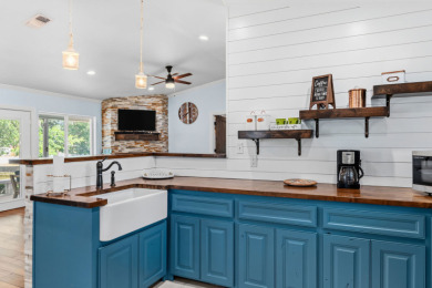 Cute cottage in a PRIME location, right by the Island! - photo 10