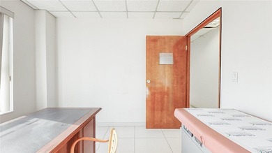 This 1847 gross sqft commercial condo is perfectly located in - photo 17