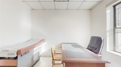 This 1847 gross sqft commercial condo is perfectly located in - photo 19