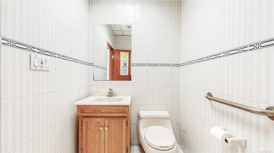 This 1847 gross sqft commercial condo is perfectly located in - photo 20