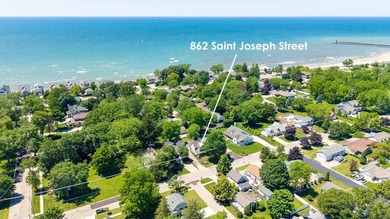 Charming 3 bedroom, 2-bath home in a great South Haven location - photo 2