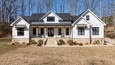 Stunning Modern Farmhouse in Crown Harbor Welcome to this - photo 2