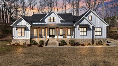 Stunning Modern Farmhouse in Crown Harbor Welcome to this - photo 3