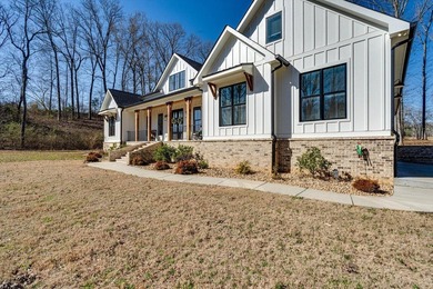 Stunning Modern Farmhouse in Crown Harbor Welcome to this - photo 6