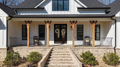 Stunning Modern Farmhouse in Crown Harbor Welcome to this - photo 7