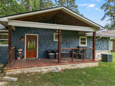 Cute cottage in a PRIME location, right by the Island! - photo 1