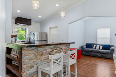 Cute cottage in a PRIME location, right by the Island! - photo 8