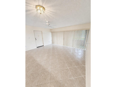 Welcome to easy, comfortable Florida living in this beautifully - photo 3