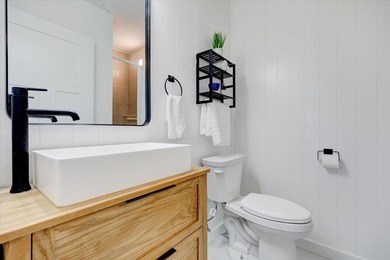 This charming 3 bedroom, 2 bath bungalow in the heart of Des