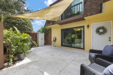 (private lake, pond, creek) Townhome/Townhouse For Sale in Jupiter Florida