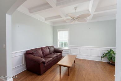 Charming home in an ideal location! This fabulous 3 bed 2 bath - photo 4