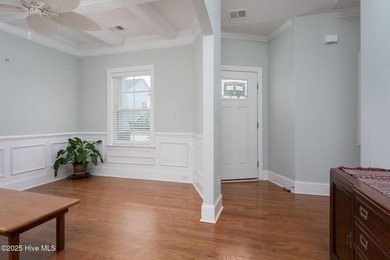 Charming home in an ideal location! This fabulous 3 bed 2 bath - photo 5
