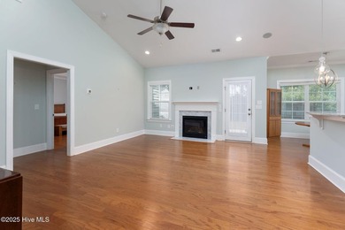 Charming home in an ideal location! This fabulous 3 bed 2 bath - photo 7
