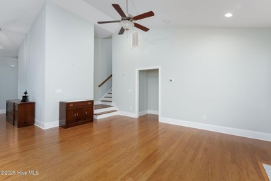 Charming home in an ideal location! This fabulous 3 bed 2 bath - photo 9