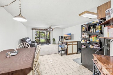 Motivated Seller!! Ground Floor Unit! This cozy 2 bedroom, 2 - photo 12