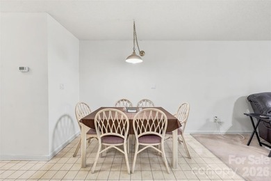 Motivated Seller!! Ground Floor Unit! This cozy 2 bedroom, 2 - photo 14
