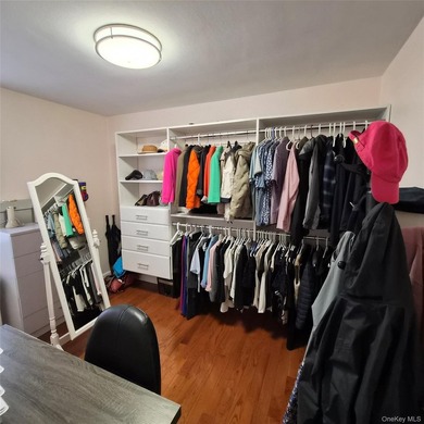 Beautifully updated 2-bedroom, 1-bath brigh unit in the - photo 14