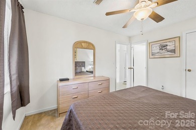 Motivated Seller!! Ground Floor Unit! This cozy 2 bedroom, 2 - photo 16