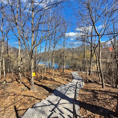 Beautifully updated 2-bedroom, 1-bath brigh unit in the - photo 17